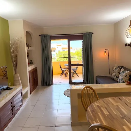 Lejlighed Authentic Apartment, 2 Lovely Private Balconies