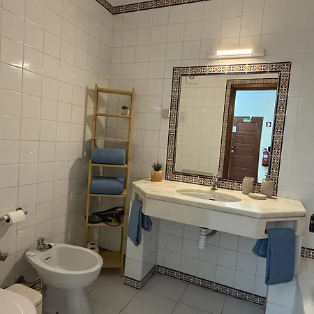 Authentic Apartment, 2 Lovely Private Balconies Lejlighed *