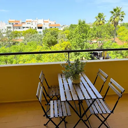 Lejlighed Authentic Apartment, 2 Lovely Private Balconies